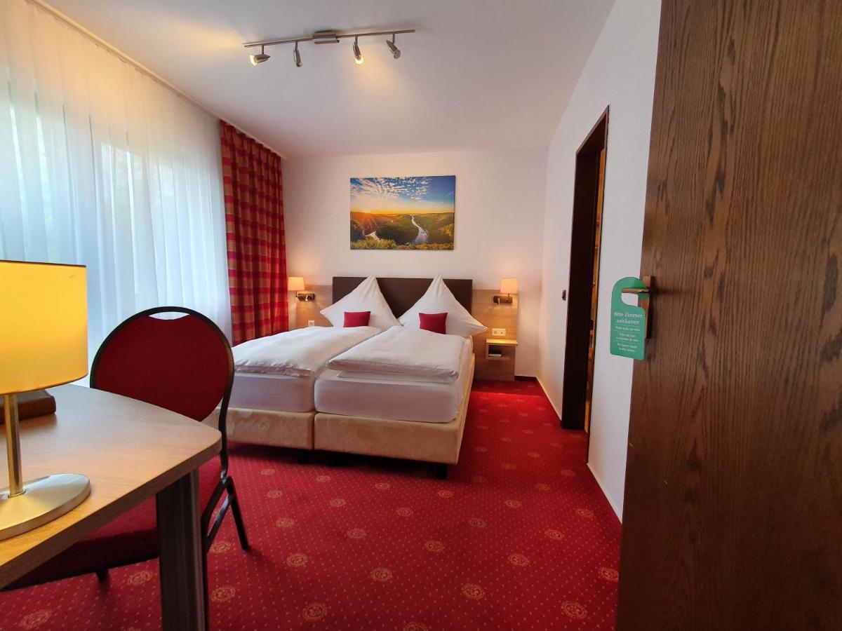 Hotel Und Weingut Karlsmuehle 멜터스돌프 외부 사진