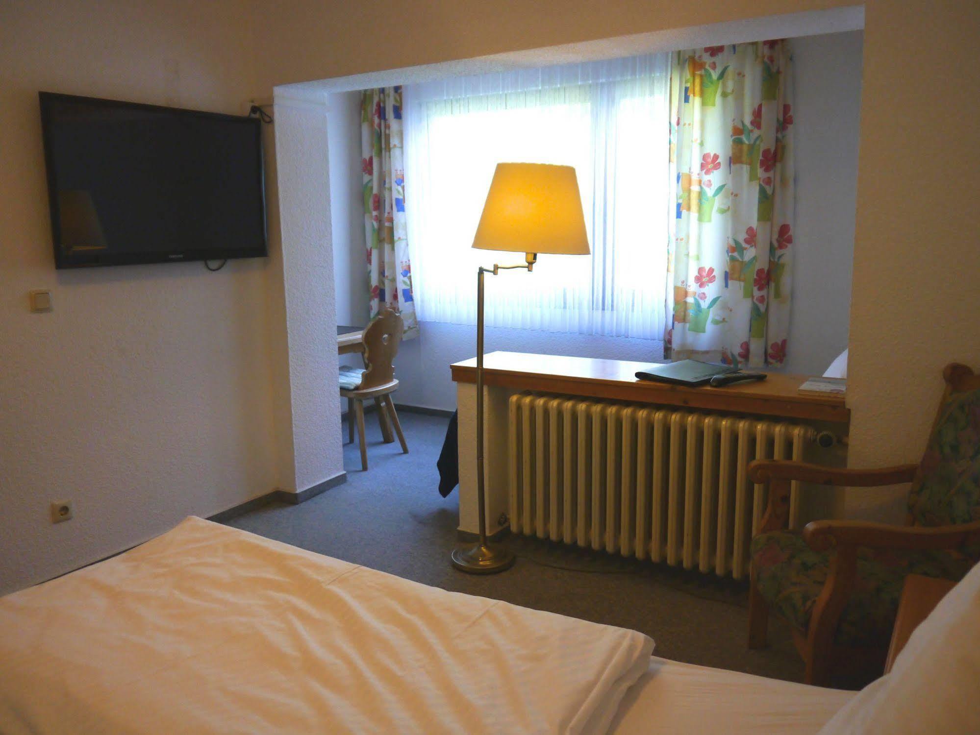 Hotel Und Weingut Karlsmuehle 멜터스돌프 외부 사진